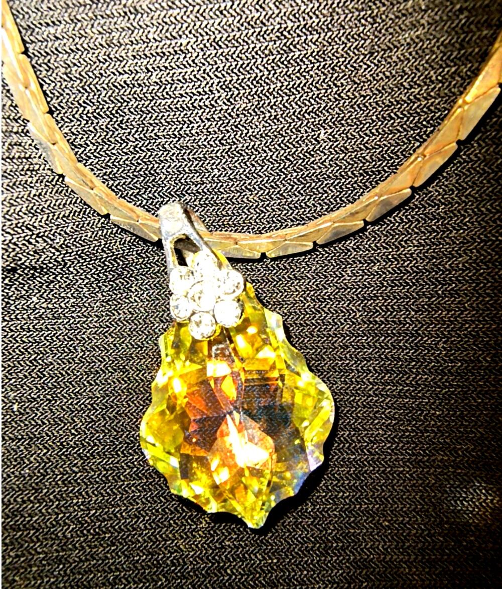 1946.  Aurora Borealis Swarovski Crystal Baroque Pendant Silver-Tone Snake Chain